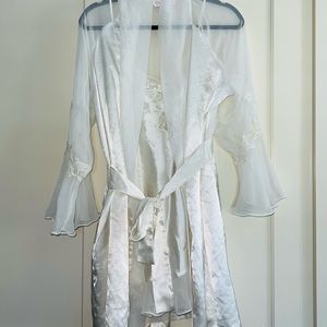 Oscar De La Renta Pink Label Satin Robe & Gown/Nighty Set- Size Med- never worn